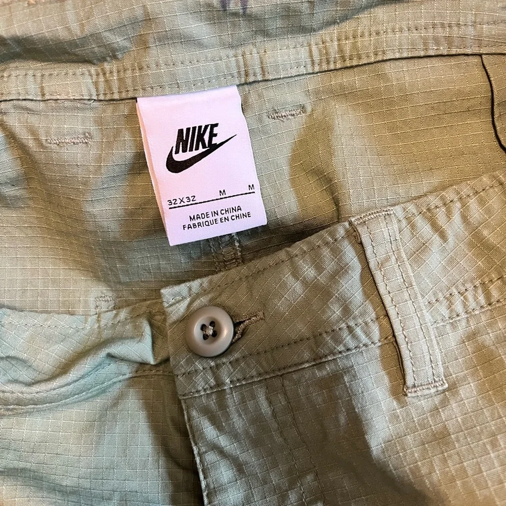 Nike Men's green Cargo Pants - Picture 6 of 6